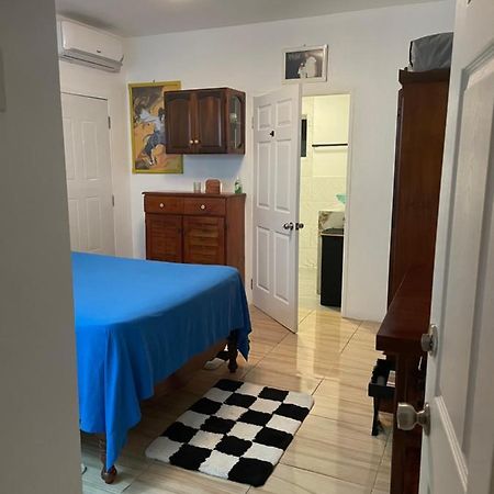 Centrally Located Room - 5 Port Antonio Buitenkant foto