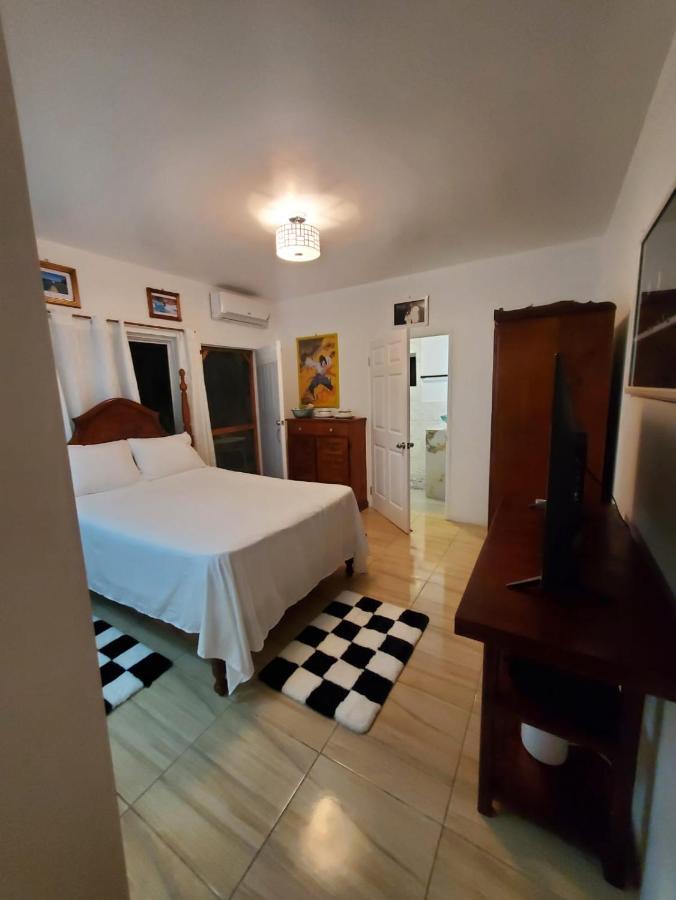 Centrally Located Room - 5 Port Antonio Buitenkant foto