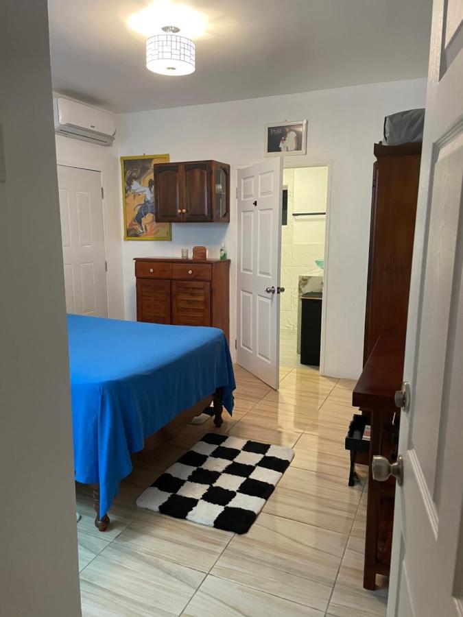 Centrally Located Room - 5 Port Antonio Buitenkant foto