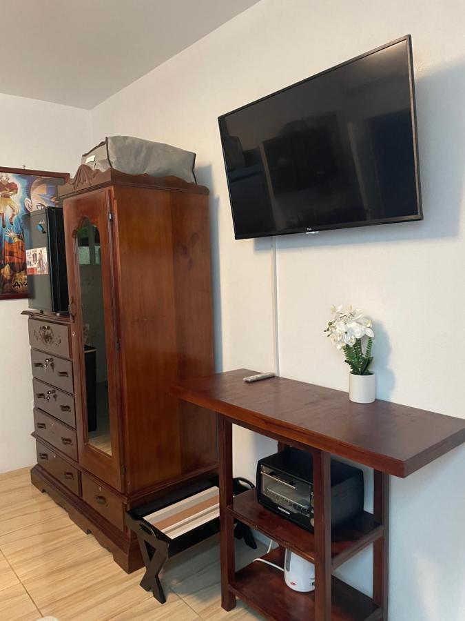 Centrally Located Room - 5 Port Antonio Buitenkant foto