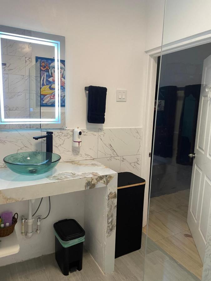 Centrally Located Room - 5 Port Antonio Buitenkant foto